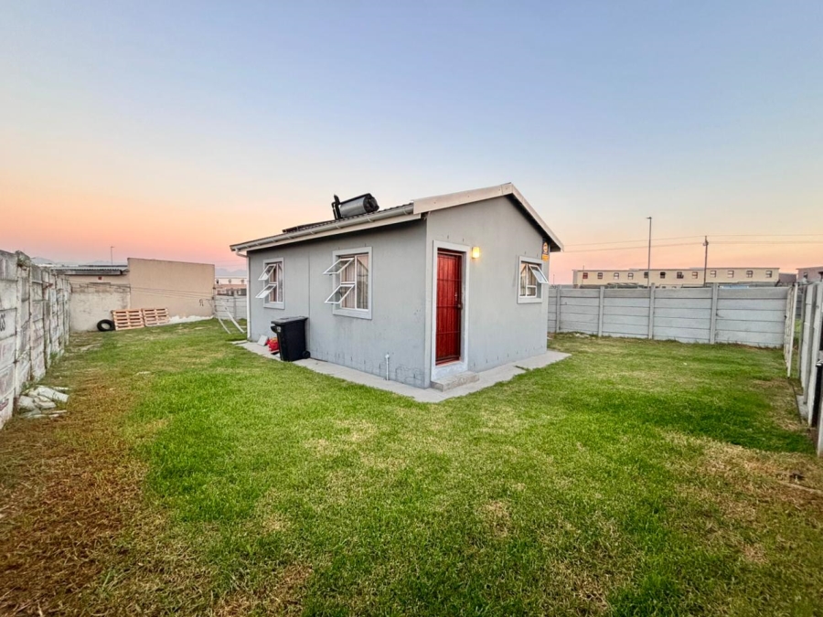 2 Bedroom Property for Sale in Hillcrest Heights Western Cape